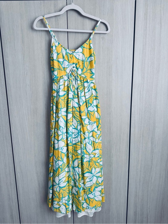 Sincerly Jules Dresses & Skirts - Sincerely Jules Yellow & White Floral Maxi Dress 👗